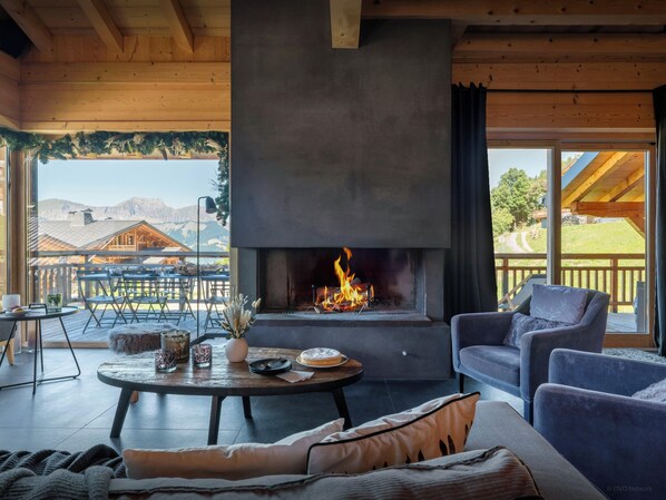 TV, caminetto, videogiochi