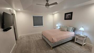 3 slaapkamers, een strijkplank/strijkijzer, wifi, beddengoed