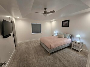 3 slaapkamers, een strijkplank/strijkijzer, wifi, beddengoed