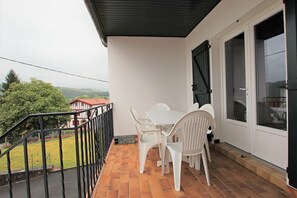 Outdoor dining - ONGUI ETHORRI - ISTURITZ (ISTURITZ)