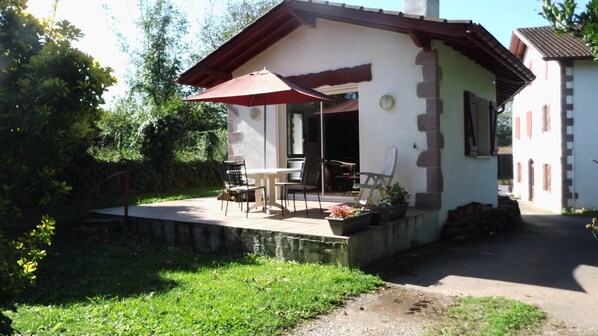 Outdoor dining - ETXE TTIPIA - ISPOURE (ISPOURE)