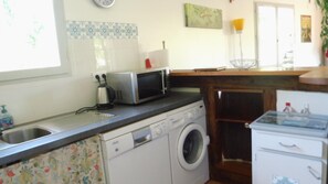 Refrigerador, microondas y lavavajillas