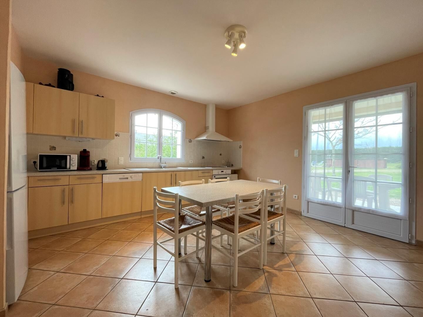 Réfrigérateur, micro-ondes, lave-vaisselle