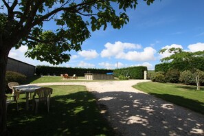 Outdoor dining - AU CASTEROT - CORBERE-ABERES (CORBERE-ABERES)