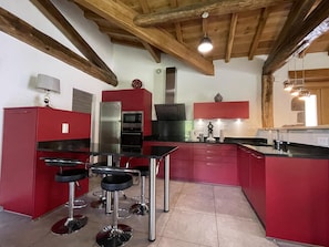 Kühlschrank, Mikrowelle, Geschirrspüler