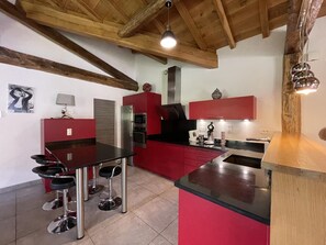 Fridge, microwave, dishwasher