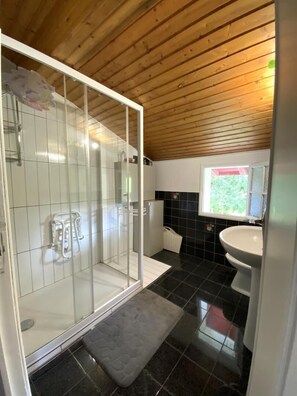 Shower - AMAIKA KARKULA - SARE (SARE)