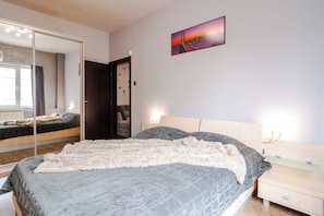 2 bedrooms, iron/ironing board, WiFi, bed sheets
