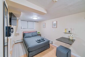 Free WiFi, bed sheets - Cozy Basement Steps Longwood&MassArt 3-Min Walk>T (Boston)