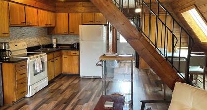 Chalet with Private Pools, Lake Access, Pond, Tennis, Pickleball & Basketball