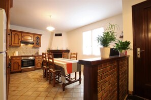 Dining - IRIBURU-BERRIA - SARE (SARE)