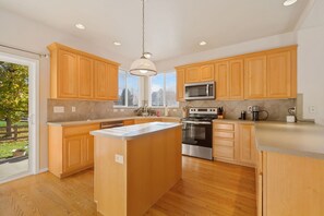 Private kitchen - Charming 3-bedroom house in Lovely Loveland close to lots of fun (Loveland)