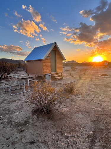 New Build 2 person Bear Cave Cabin
 close to Big Bend NP & SP