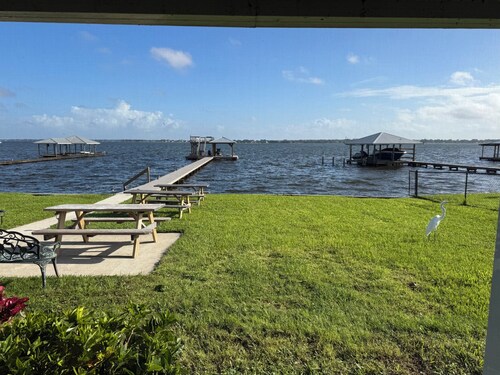 Amazing 4-bedroom house on Lake June with new dock