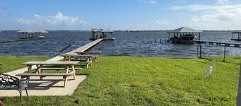 Amazing 4-bedroom house on Lake June with new dock