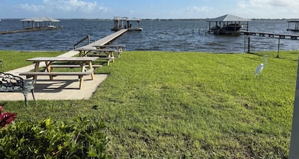 Amazing 4-bedroom house on Lake June with new dock