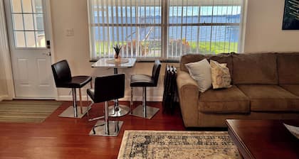 Amazing 4-bedroom house on Lake June with new dock