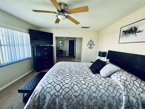 4 bedrooms, iron/ironing board, WiFi, bed sheets