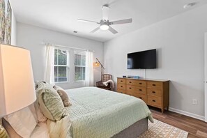 4 bedrooms, iron/ironing board, WiFi, bed sheets