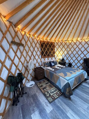 Tienda clásica, 1 cama de matrimonio, vistas a la montaña | Wifi gratis