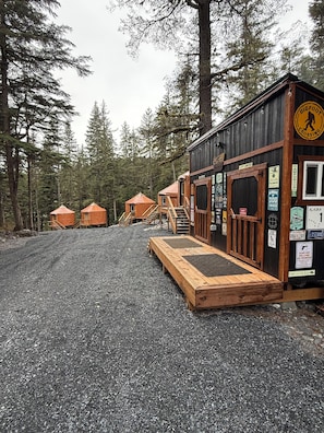 Front of property - Safari Lodge Adventure Camp (Seward)
