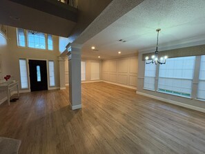 Interior - Soothing 4-bedroom house with AC in charming Plano (Plano)