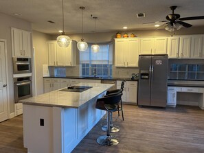 Private kitchen - Soothing 4-bedroom house with AC in charming Plano (Plano)