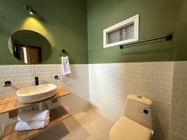 Standard Double Room | Bathroom | Shower, towels, soap, shampoo