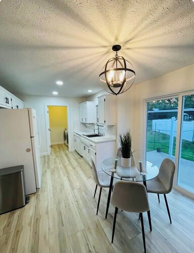 Charming 2-bedroom condo in lovely Springfield with AC