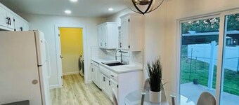 Charming 2-bedroom condo in lovely Springfield with AC