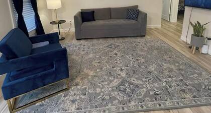 Charming 2-bedroom condo in lovely Springfield with AC