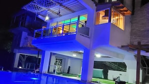 A multi-story house with a swimming pool, illuminated by blue lighting. - Paradise  villa (Pedro Brand)