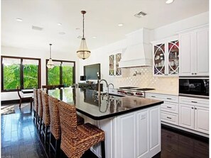 Microwave, oven, stovetop, dishwasher - 2 acre piece of heaven in Sanibel Island (Sanibel)