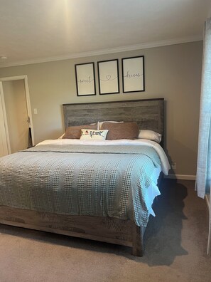 3 bedrooms, iron/ironing board, free WiFi, bed sheets