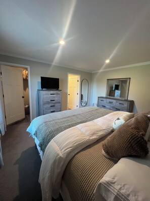 3 bedrooms, iron/ironing board, Internet, bed sheets