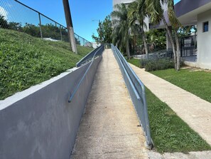 Property grounds - Spacious 3 R 2 B 2 Pks 2 pools gym basketball court 5 min from Airport and Beach (Carolina)