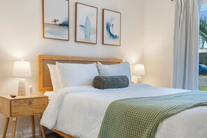 3 bedrooms, iron/ironing board, WiFi, bed sheets - NEW! The Twin Oaks Beach Retreat (Panama City)