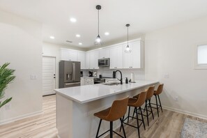 Private kitchen - NEW! The Twin Oaks Beach Retreat (Panama City)