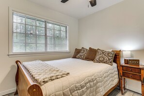3 habitaciones, tabla de planchar con plancha, cuna de viaje y internet 