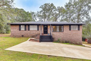 Exterior - Great for Families! Remodeled Jackson Home (Jackson)