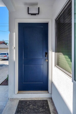 Exterior detail - Stylish 2-Bedroom Apartment in Downey (Downey)