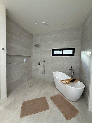 Dusche, Handtücher, Seife, Toilettenpapier