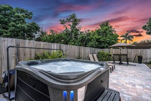 Terrace/patio - Gulf Gate Retreat | Private Back Yard + Grill (Sarasota)