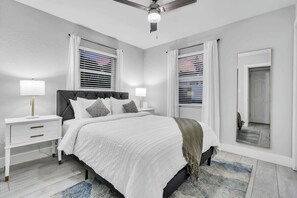 2 bedrooms, free WiFi, bed sheets - Gulf Gate Retreat | Private Back Yard + Grill (Sarasota)