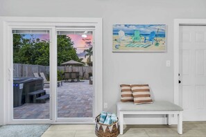 Smart TV - Gulf Gate Retreat | Private Back Yard + Grill (Sarasota)