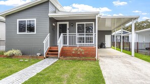 Exterior - Stay and Float in Basin Bliss (Saint Georges Basin)