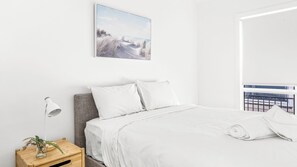3 bedrooms, travel crib, free WiFi, bed sheets - Stay and Float in Basin Bliss (Saint Georges Basin)
