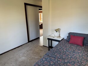 6 quartos, ferros/tábuas de passar roupa, Wi-Fi, roupa de cama