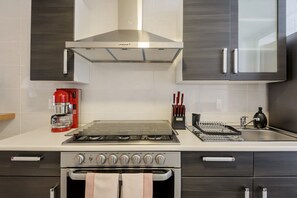 Fridge, microwave, oven, stovetop - Cozy 2BR Apartment Steps from Reforma. (Mexico City)