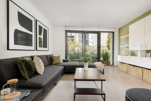 TV, stereo - Condesa Breeze: 2 bedroom Oasis (Ciudad de México)